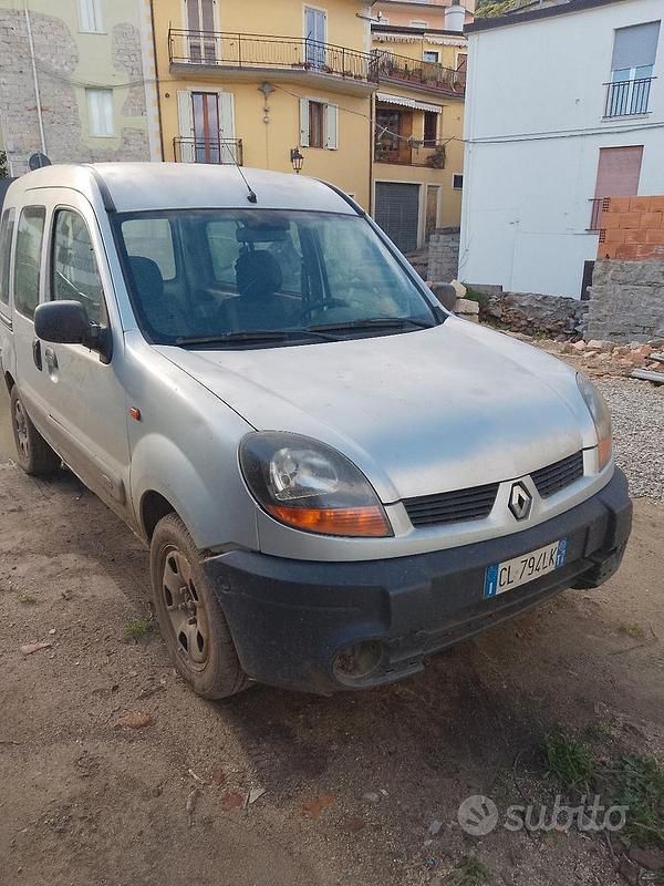 Usata Renault Kangoo 65 CV (47 kW) 2024 Grigio Monovolume