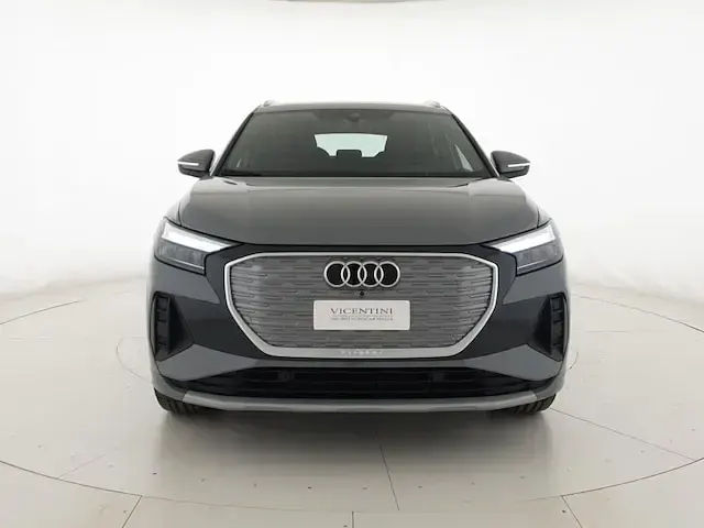 Käytetty Audi Q4 e-tron Advanced 210 kW (286 HP) 2025 Harmaa Katumaasturi