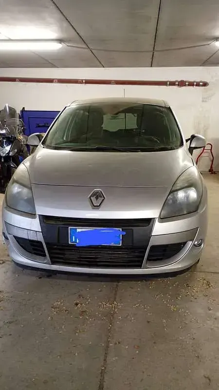 Usata Renault Scénic III 110 CV (80 kW) 2011 Grigio Monovolume