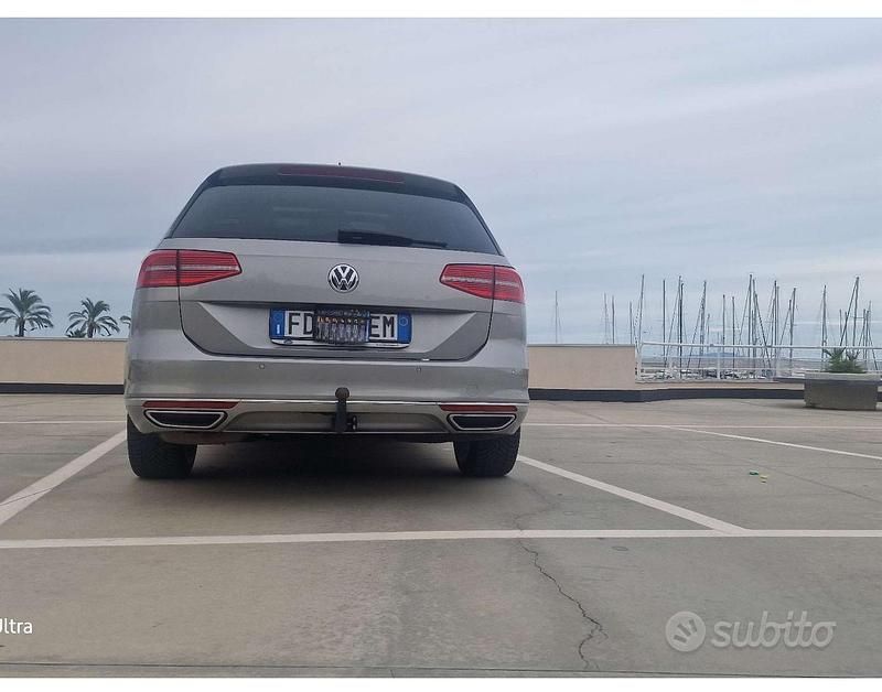 Usata VW Passat 240 CV (176 kW) 2017 Grigio Berlina
