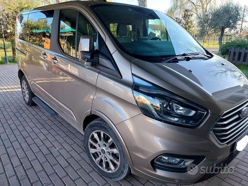 Usata Ford Tourneo Titanium 185 CV (136 kW) 2021 Monovolume