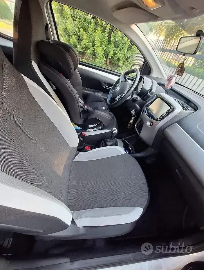 Usata Toyota Aygo 69 CV (50 kW) 2017 Bianco Utilitaria