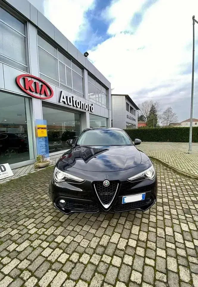 Usata Alfa Romeo Stelvio Super 209 CV (153 kW) 2017 Nero SUV