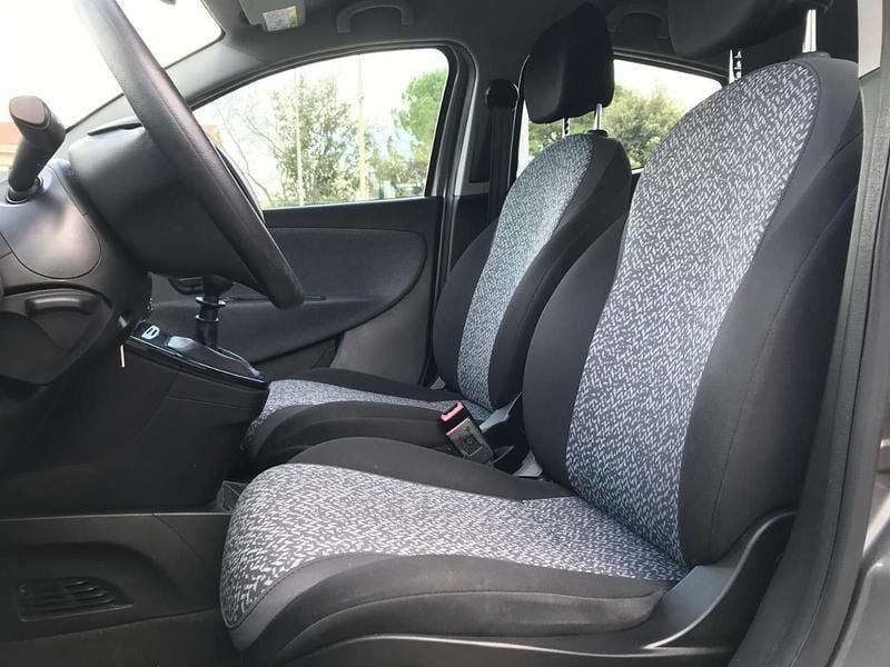 Usata Lancia Ypsilon 70 CV (51 kW) 2020 Grigio Utilitaria