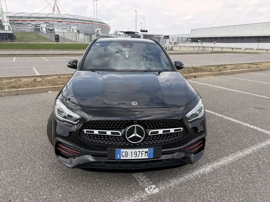Usata Mercedes GLA200 Business 150 CV (110 kW) 2020 Nero SUV
