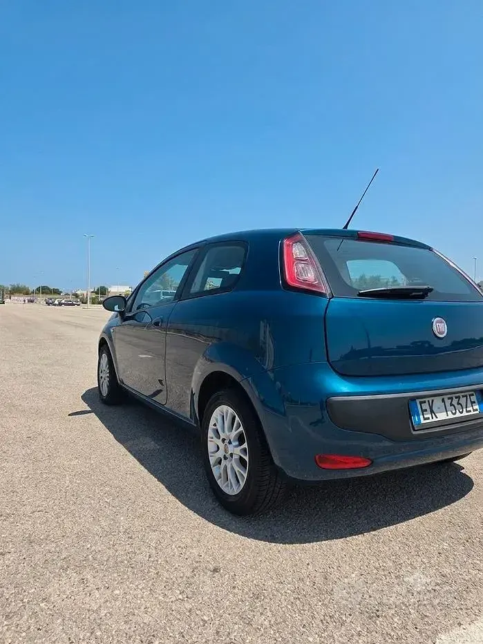 Usata Fiat Punto Evo Dynamic 69 CV (50 kW) 2011 Bluazzurro Utilitaria