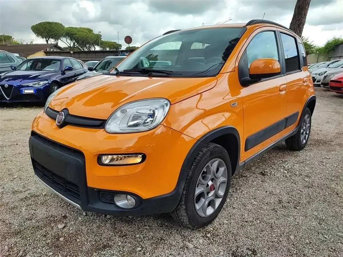 Usata Fiat Panda Trekking 85 CV (62 kW) 2014 Arancione Utilitaria