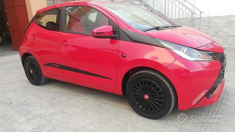 Usata Toyota Aygo 69 CV (50 kW) 2014 Rosso Utilitaria