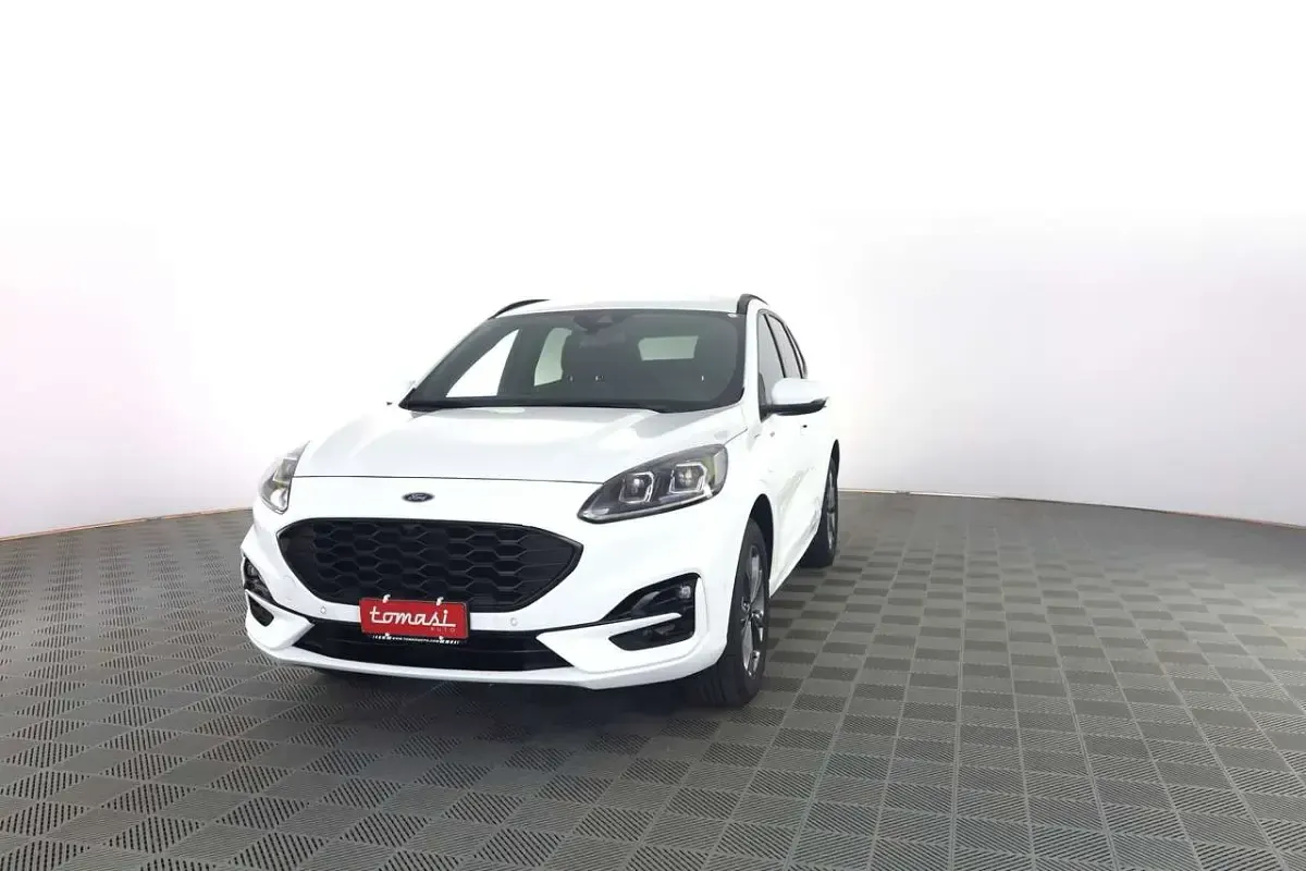 Usata Ford Kuga ST-Line 152 CV (111 kW) 2023 Frozen white SUV