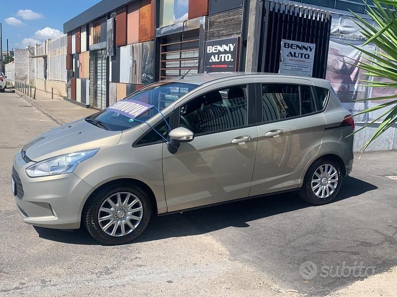 Usado Ford B-MAX Titanium 90 CV (66 kW) 2015 Amarillo Monovolumen