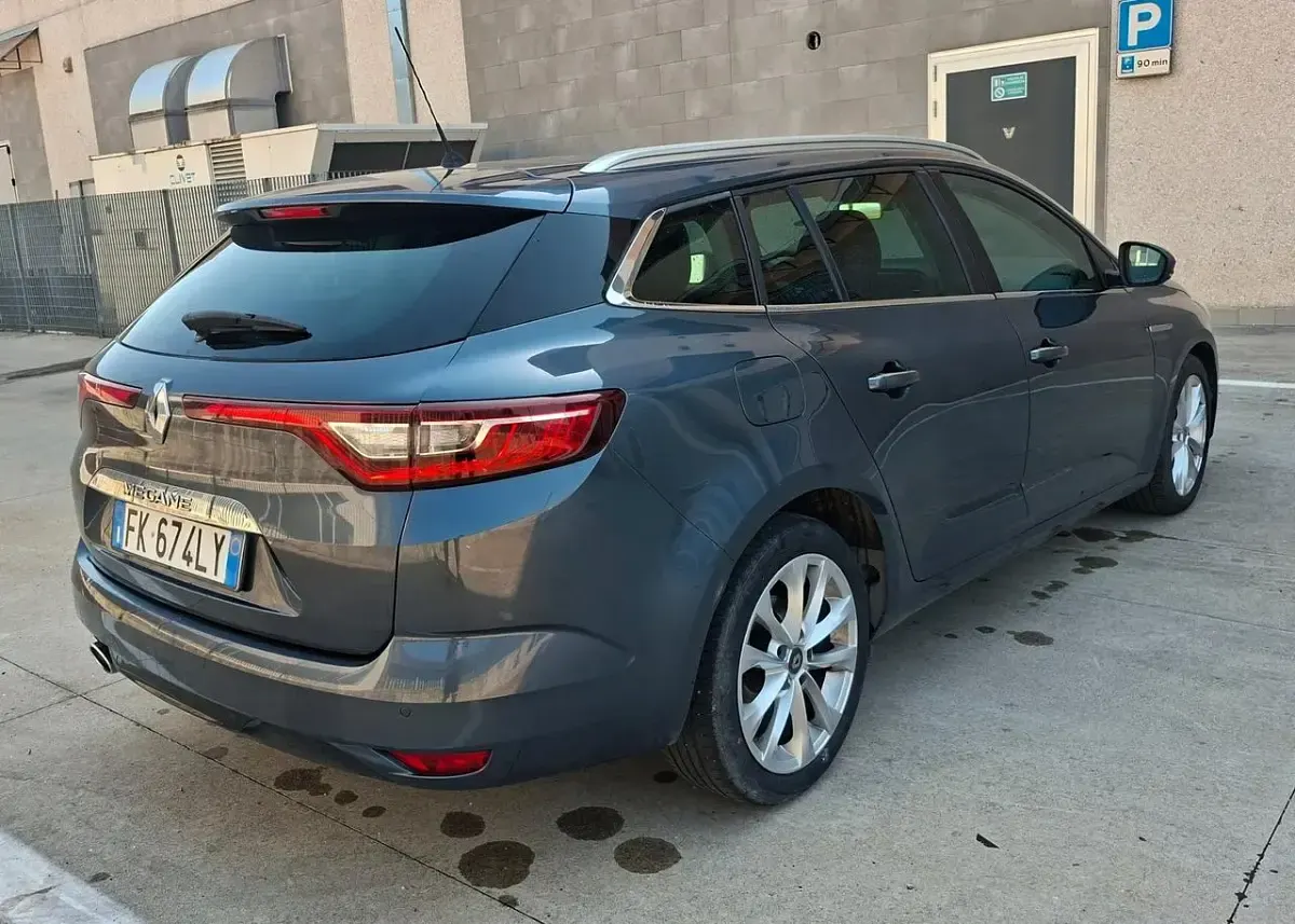 Usata Renault Mégane GrandTour Zen 110 CV (80 kW) 2017 Argento Station wagon