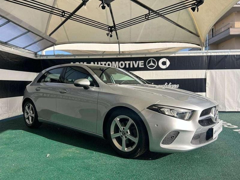 Argento Usata 2019 Mercedes A180 Tre volumi | 21.800 € (Buon prezzo) - Immagine 1/4