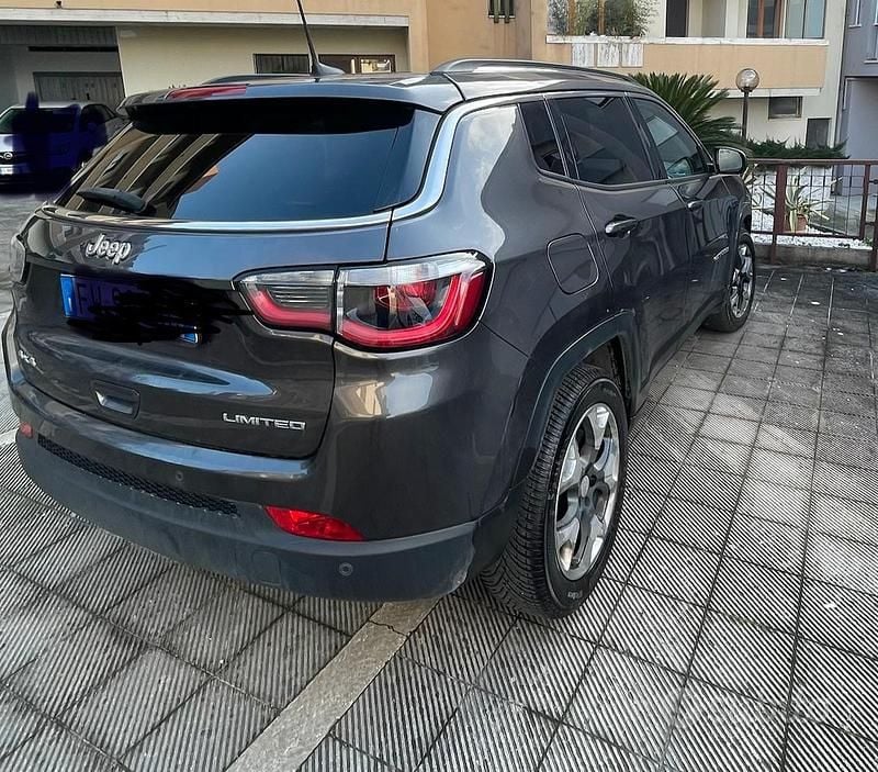 Usata Jeep Compass 140 CV (102 kW) 2019 Grigio SUV
