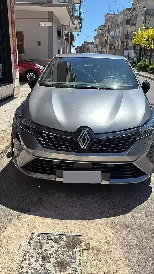 Usata Renault Clio V 101 CV (74 kW) 2024 Grigio Berlina
