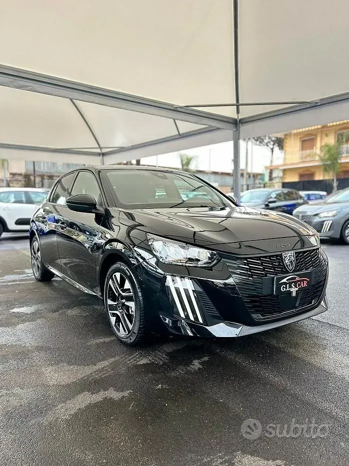 Usata Peugeot 208 Allure 101 CV (74 kW) 2025 Nero Utilitaria