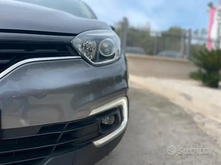 Usata Renault Captur 90 CV (66 kW) 2019 Grigio SUV