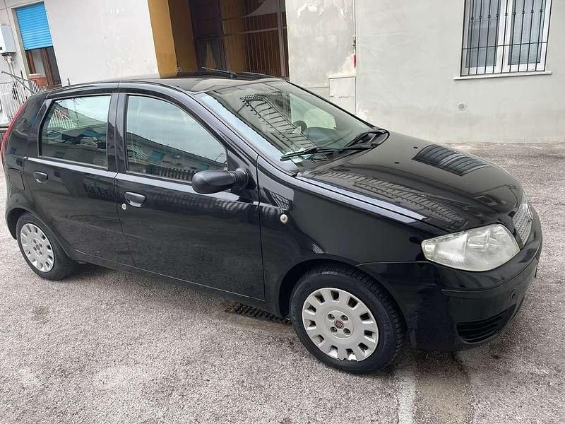 Usata Fiat Punto Active 60 CV (44 kW) 2010 Nero Utilitaria