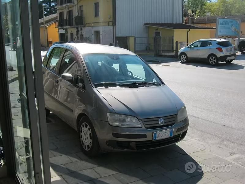 Usata Fiat Idea Dynamic 70 CV (51 kW) 2006 Giallo Monovolume