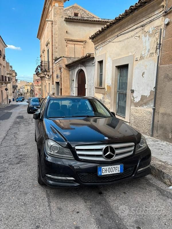 Usata Mercedes C220 170 CV (125 kW) 2011 Nero Berlina