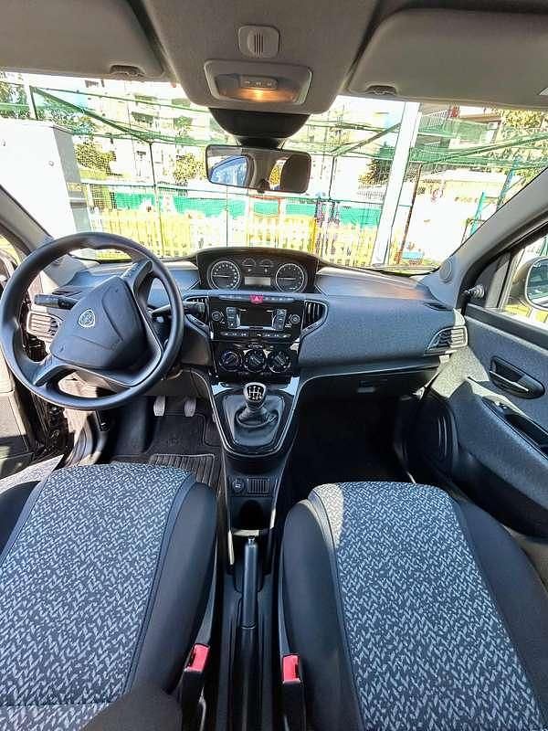 Usata Lancia Ypsilon Silver 69 CV (50 kW) 2022 Nero Utilitaria