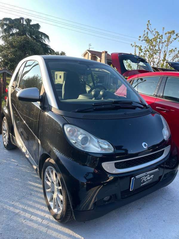 Nero Usata 2008 Smart ForTwo Coupé Pure Due volumi | 3300 € (Buon prezzo) - Immagine 1/4