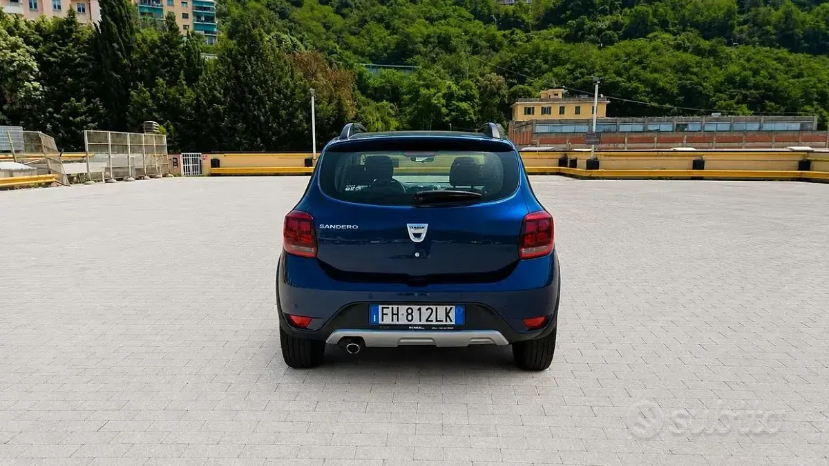 Usata Dacia Sandero Stepway 90 CV (66 kW) 2017 Bluazzurro Berlina