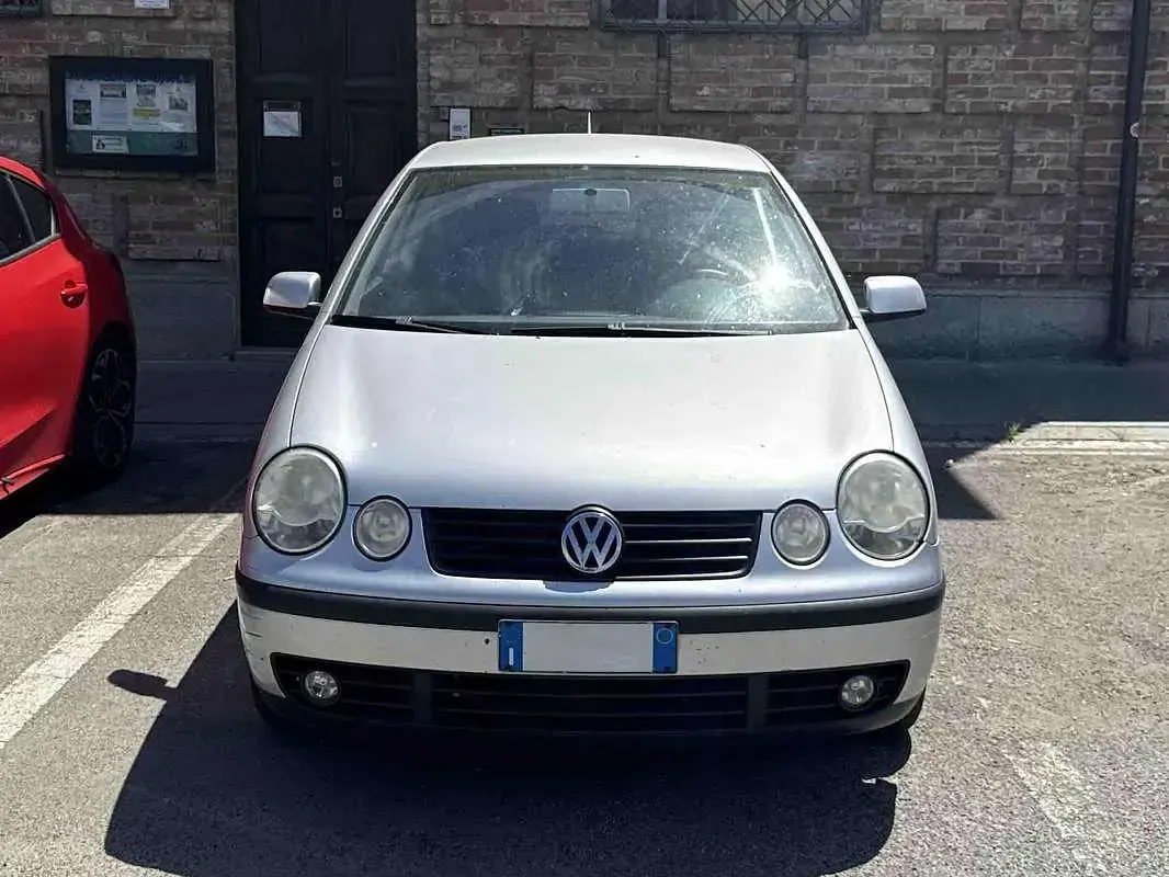 Usata VW Polo Comfortline 75 CV (55 kW) 2003 Argento Berlina