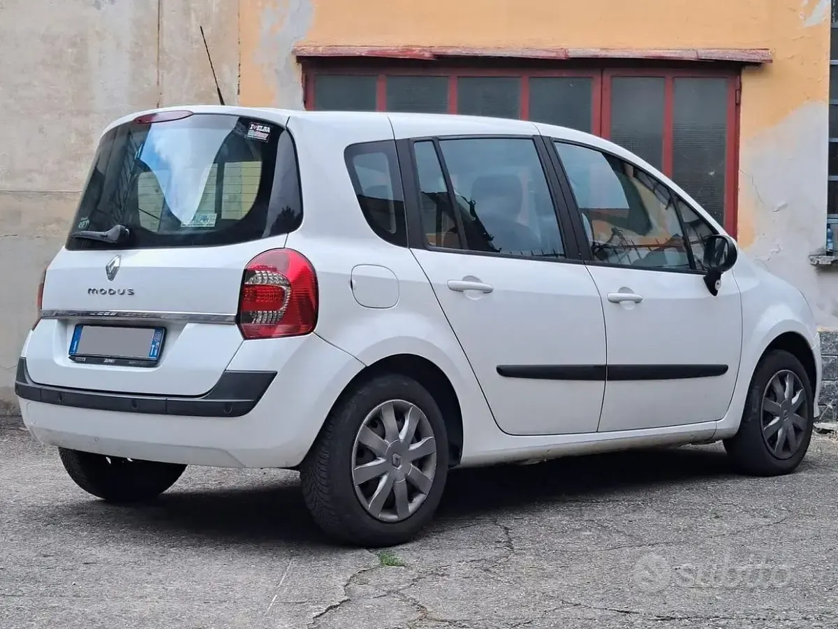 Usata Renault Modus 103 CV (75 kW) 2012 Bianco Monovolume