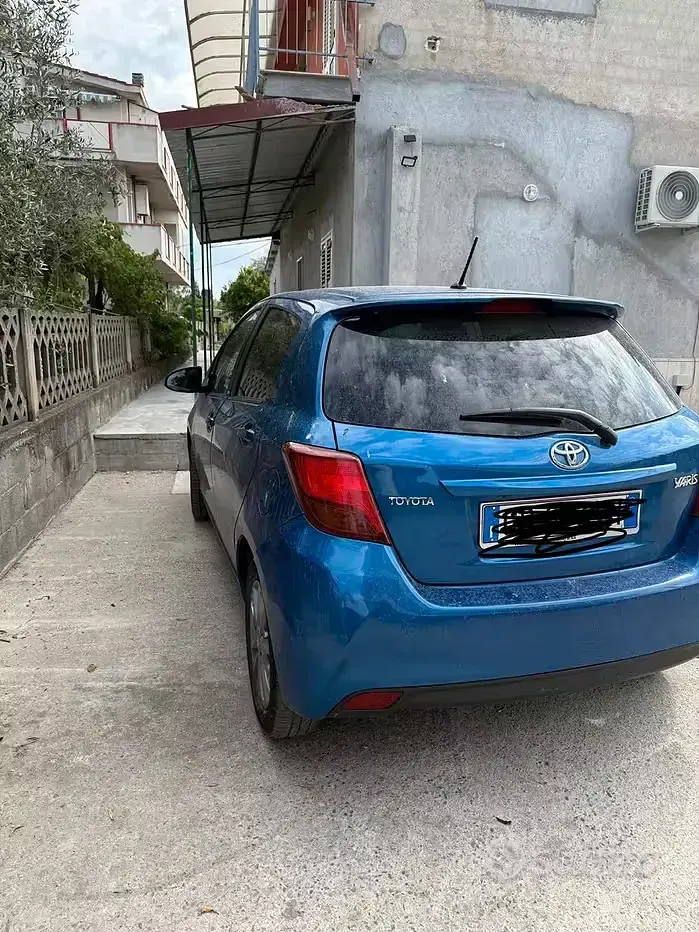Usata Toyota Yaris 90 CV (66 kW) 2016 Bluazzurro Berlina