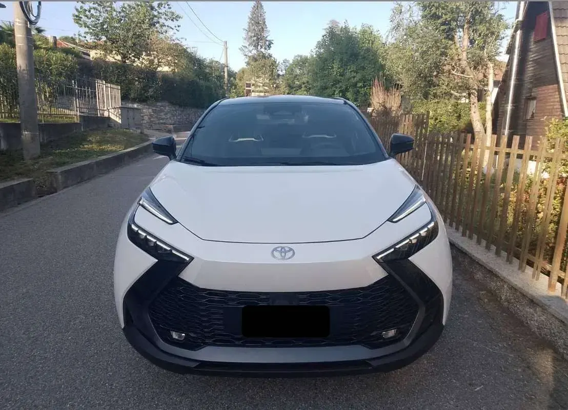 Usata Toyota C-HR Lounge 235 CV (172 kW) 2025 Bianco SUV