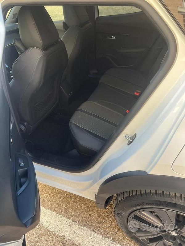 Usata Peugeot 2008 GT-line 130 CV (95 kW) 2021 Bianco SUV