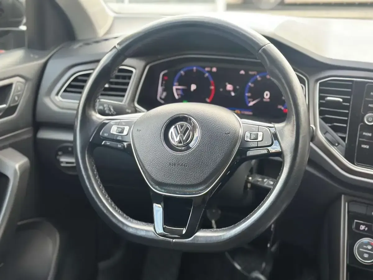 Usata VW T-Roc Style 150 CV (110 kW) 2018 Grigio SUV