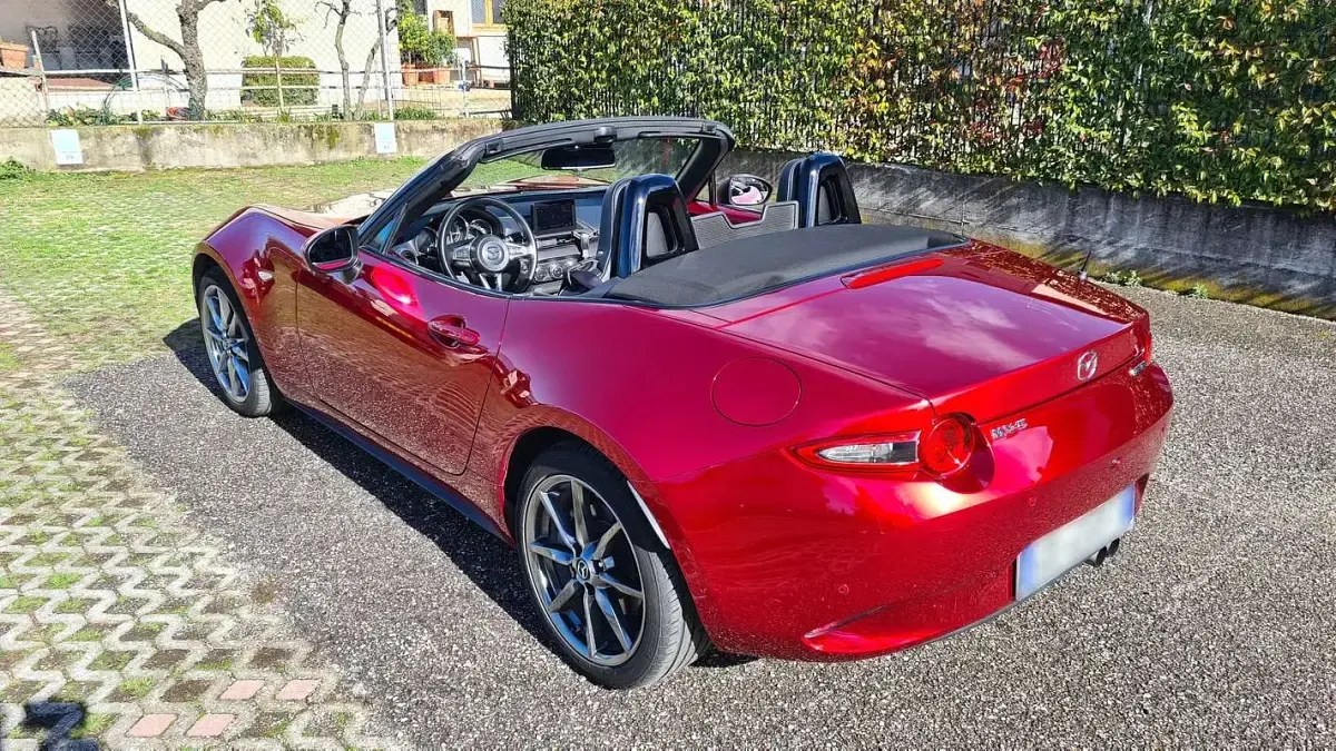 Usata Mazda MX5 Inclusive 184 CV (135 kW) 2020 Rosso Cabrio