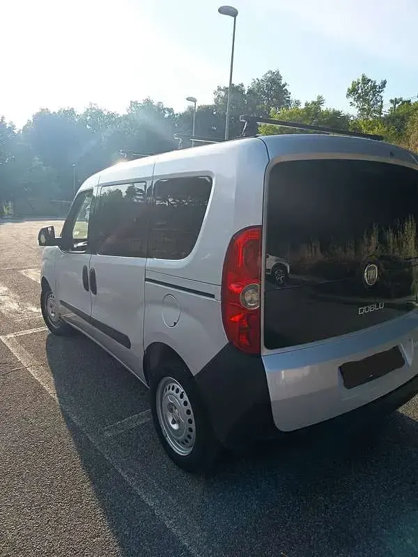 Usata Fiat Doblò Dynamic 90 CV (66 kW) 2011 Argento Monovolume