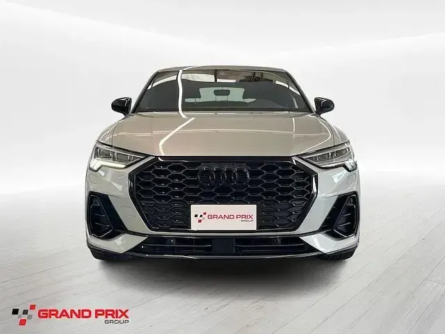 Usata Audi Q3 Sportback Comfort 150 CV (110 kW) 2024 Argento rugiada metallizzato SUV
