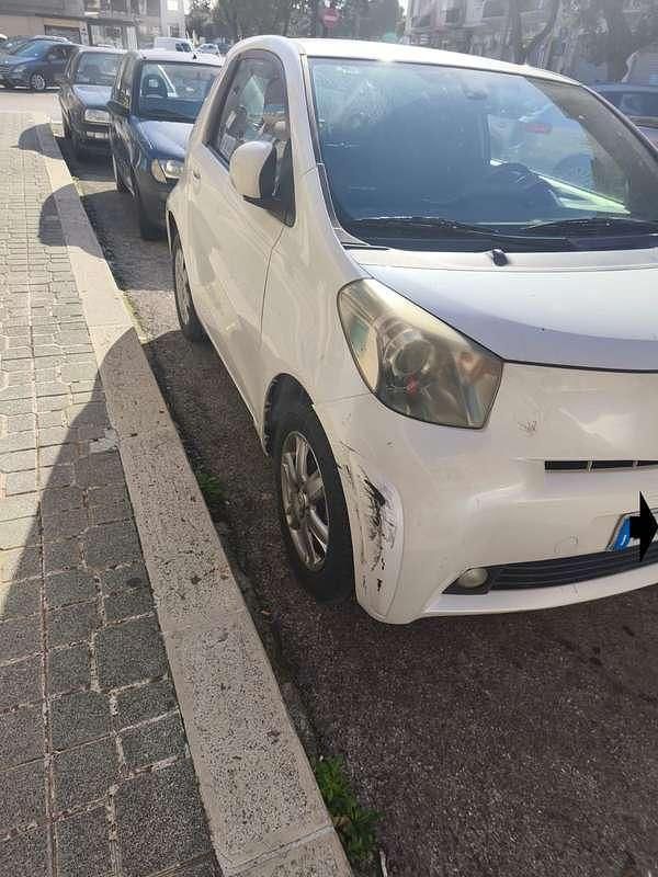 Usata Toyota iQ 68 CV (50 kW) 2009 Bianco Utilitaria