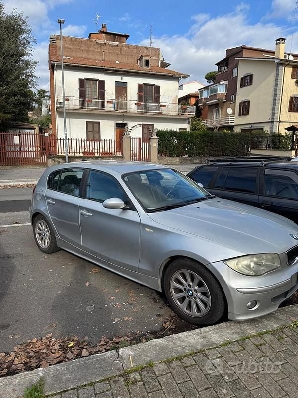 Usata BMW 118 122 CV (89 kW) 2007 Grigio Utilitaria