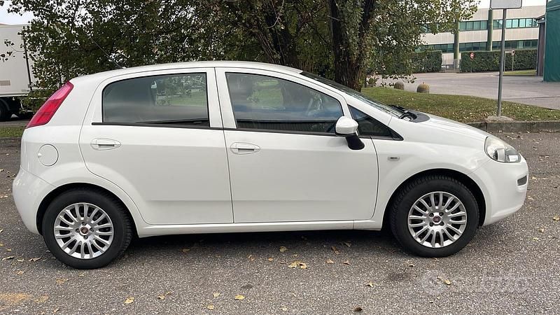 Usata Fiat Grande Punto 65 CV (47 kW) 2015 Bianco Utilitaria