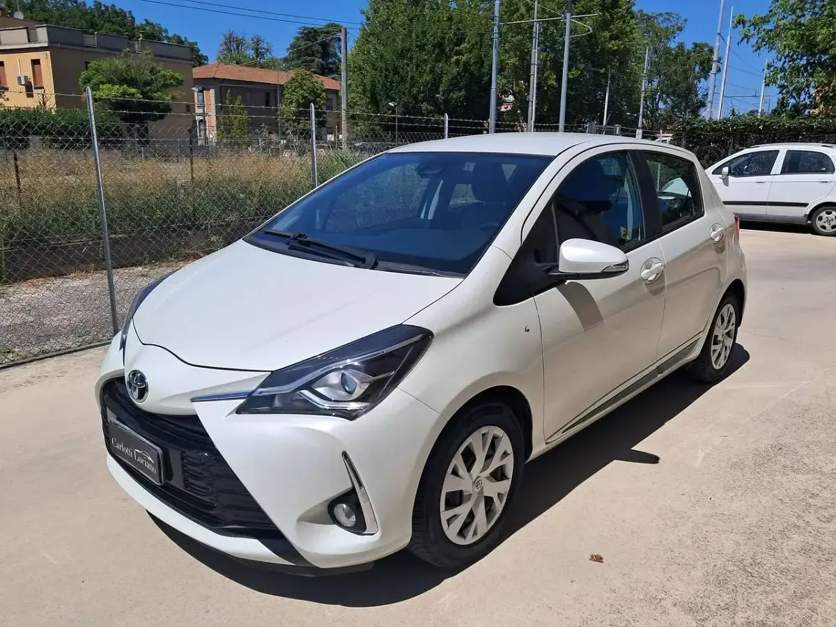 Usata Toyota Yaris Active 69 CV (50 kW) 2018 Perla Berlina
