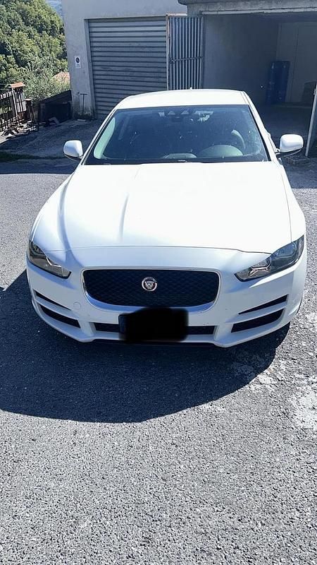 Usata Jaguar XE 250 CV (183 kW) 2018 Bianco Berlina
