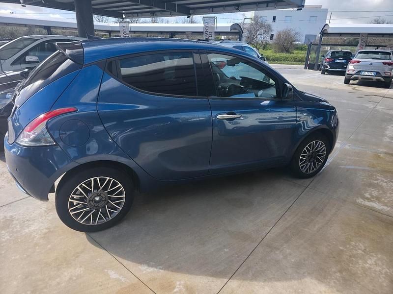 Usata Lancia Ypsilon Silver 69 CV (50 kW) 2023 Blu Utilitaria