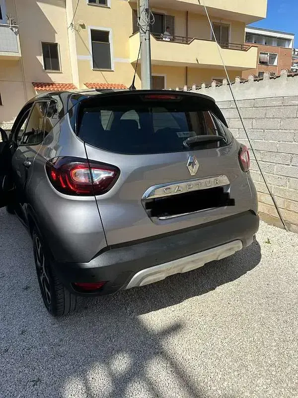 Usata Renault Captur 90 CV (66 kW) 2018 Grigio SUV