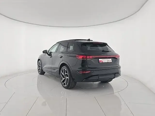 Begagnad Audi Q6 e-tron S-Line 284 kW (387 HK) 2025 Svart SUV