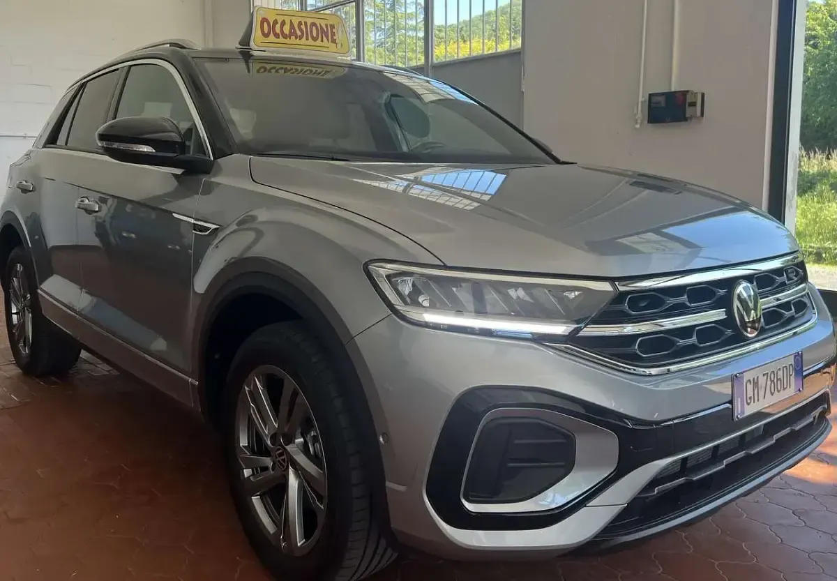 Usata VW T-Roc R-line Plus 150 CV (110 kW) 2023 Pyrit silver SUV