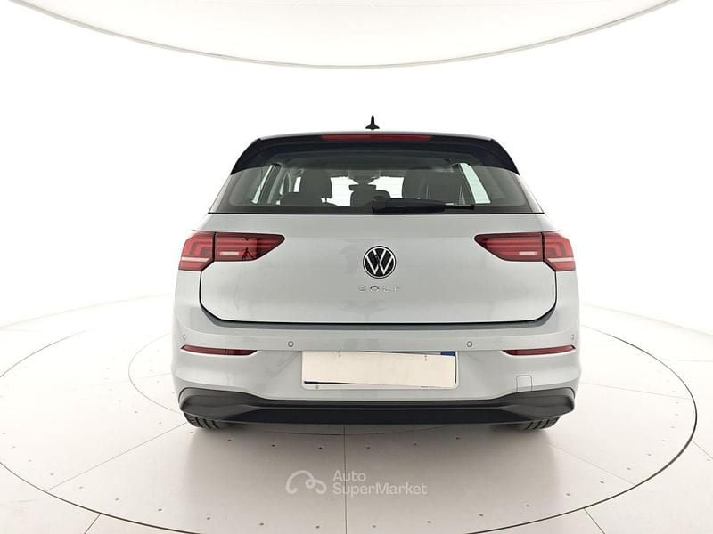 Usata VW Golf VIII Life 116 CV (85 kW) 2025 Argento Utilitaria