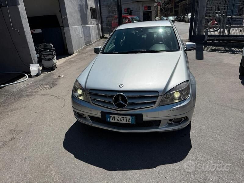 Usata Mercedes C220 Avantgarde 170 CV (125 kW) 2009 Grigio Berlina