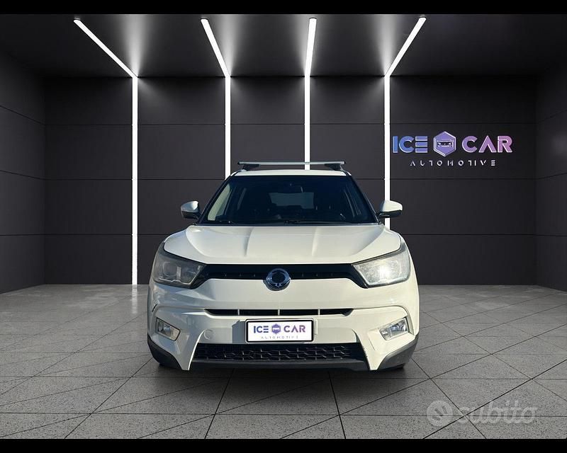 Usata Ssangyong (KGM) Tivoli 115 CV (84 kW) 2016 Bianco SUV
