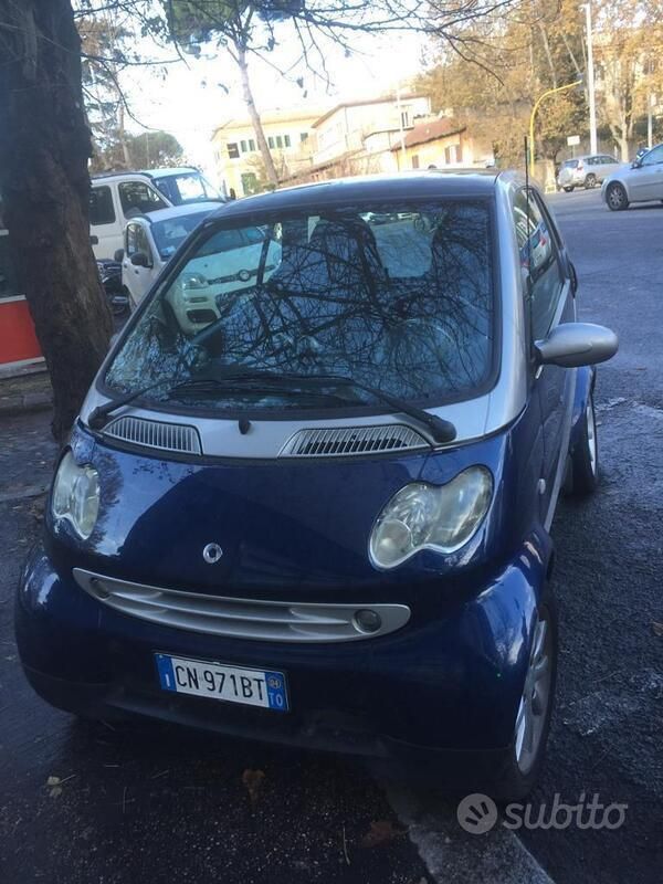 Usata Smart ForTwo Coupé 41 CV (30 kW) 2004 Blu/azzurro Utilitaria