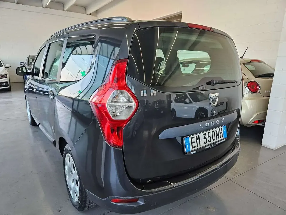 Usata Dacia Lodgy Ambiance 107 CV (78 kW) 2012 Grigio Monovolume
