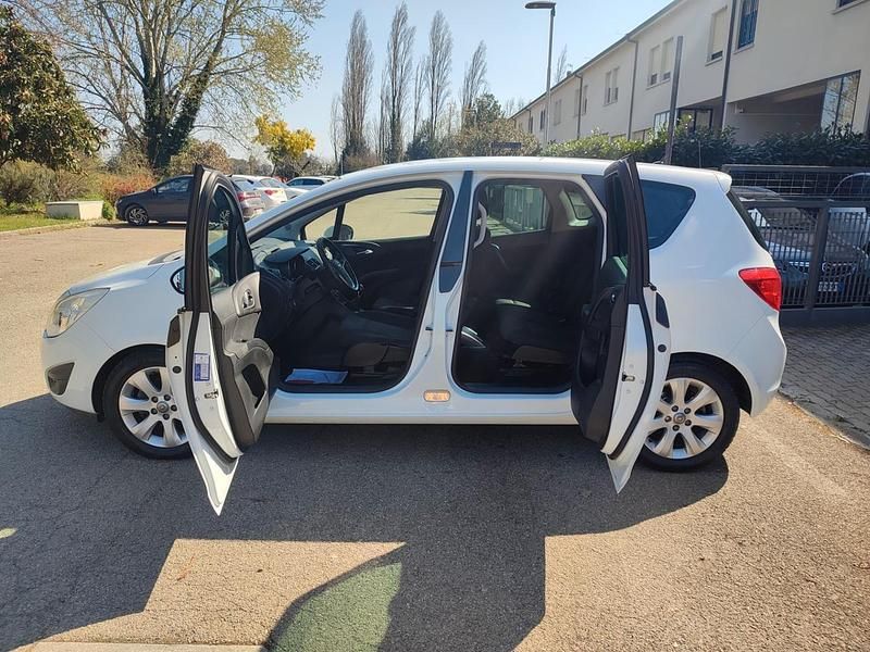 Usata Opel Meriva 95 CV (69 kW) 2011 Bianco Monovolume